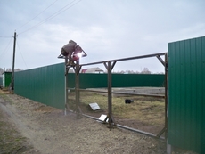 Электросварщик (изготовление решеток).