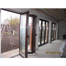 «Теплые» алюминиевые двери типа «гармошка» REYNAERS (Бельгия
