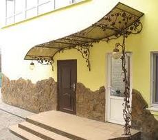 Кованые ворота, калитки, заборы, беседки, перила балконов.