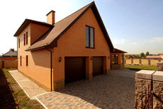 Кирпичная кладка домов, коттеджей, заборов.