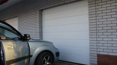 Автоматические гаражные секционные ворота.