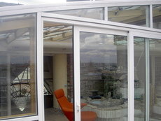 «Теплые» алюминиевые раздвижные окна REYNAERS, ALUMIL