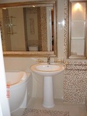 Облицовка кафелем, плиткой, мозаикой, керамической плиткой.