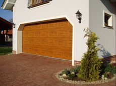 гаражные ворота Пустомыты, Городок