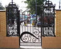 Двери, ворота, решётки, калитки, заборы.