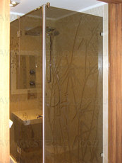 Стеклянные душевые кабины