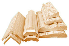 Поставляет пиломатериалы внутренней отделки!