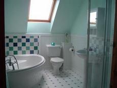 Плиточные работы любой сложности.