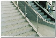 Перила из нержавеющей стали c элементами стекла, дерева