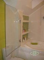 Стеклянные ограждения душевых кабин, двери, полки, зеркала