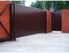 Ворота в Симферополе