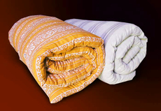 Кровати двухярусные. Матрацы, одеяла, подушки.