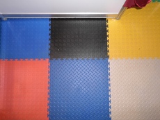 Идеальное покрытие для пола гаража, тренажерного зала, сцены