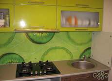 Стеклянные элементы и предметы интерьера, кухонные фартуки