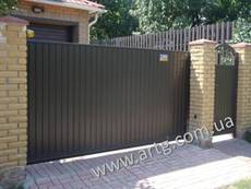 Забор металлический из штакетника