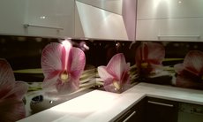 Стеклянные кухонные фартуки, скинали