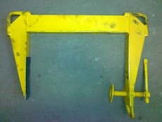 Струбцина для временного крепления панелей стен и блоков