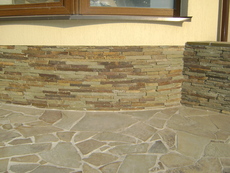 Укладка плитняка, кварцита, песчаника, тротуарной плитки.