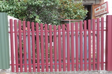 Секции из металлического штакета