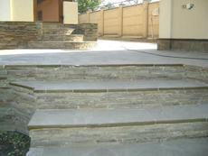 Укладка плитняка, кварцита, песчаника и тротуарной плитки.