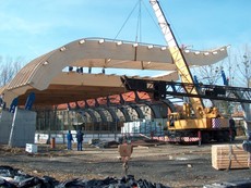 Гнуто-клеєні деревяні конструкції, клеєні балки великих пер