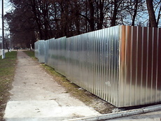 Заборы из профнастила