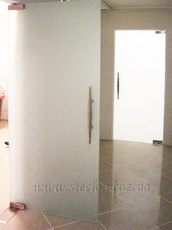 Маятниковые стеклянные двери