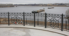 Перила, ограждения, решетки, заборы, ворота, клитки, павильо