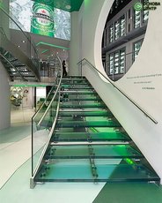 Изготовление и монтаж стеклыннях лестниц