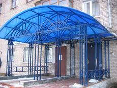 Навесы из монолитного и сотового поликарбоната