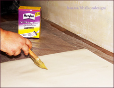 Оклейка потолков обоями