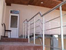 Лестничные перила и ограждения из анодированного алюминия.