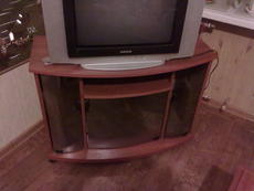 Продам компьютерный стол и тумбу под телевизор