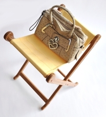 Подставка под сумки деревянная.