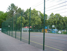 Ограждения из оцинкованной проволоки для спортивных плщадок 