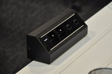 Накладные розетки с крепежным кронштейном.