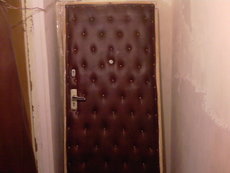 Продам двери б/у входные и межкомнатные