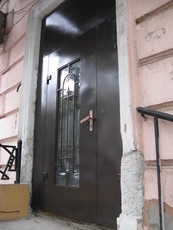 Двери, тамбурные перегородки.