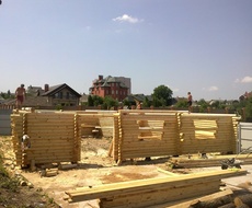 Строим из оцилиндрованного бруса коттеджи бани