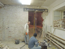 Выполняем демонтажные работы с помощью современных инструмен