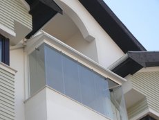 Безрамное остекление балконов, лоджий, террас, летних площад