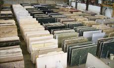 Природный камень в слябах и плитке