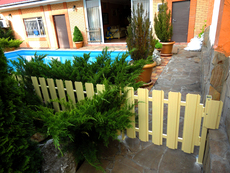 Декоративное ограждение из штакета