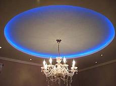 Цветные двухуровневые потолки с подсветкой