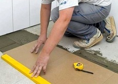 Положить плитку