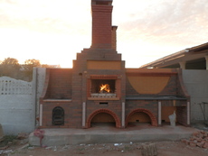 Кладка печей, каминов, уличных комплексов.