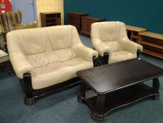 Диван + крісло + стіл.