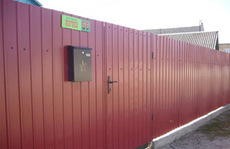 Заборы, ворота, калитки из профнастила.