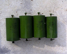 Конденсатор К75-10