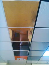 Плиты зеркальные, зеркальные подвесные потолки.